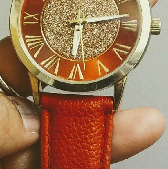 4 genuine leather band watches - Picture 3 of 7